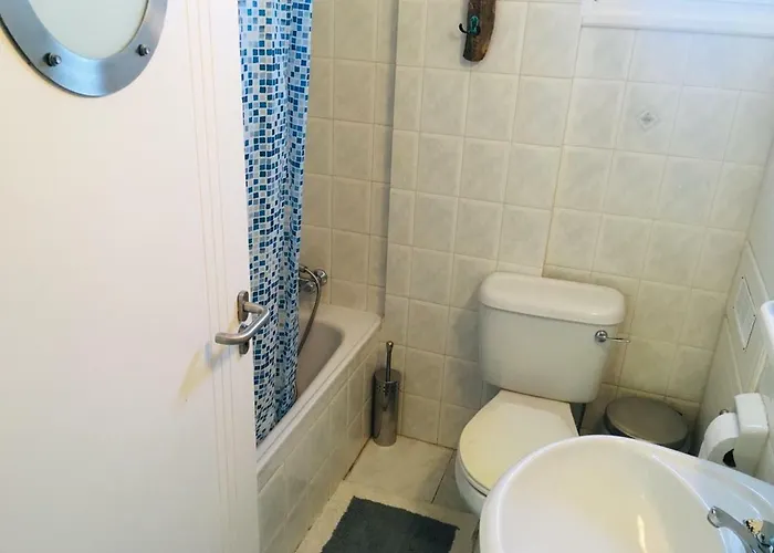 Yiallos Village C107 アパート ラルナカ